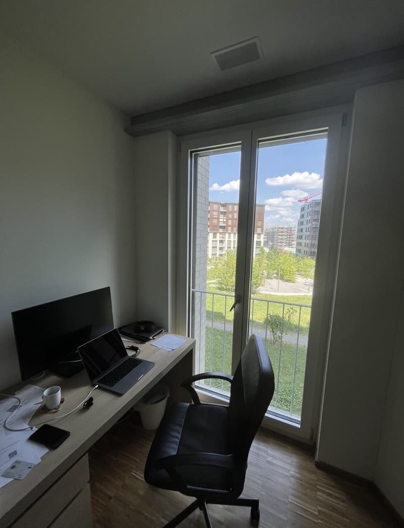 Room in a flat share available now (2)