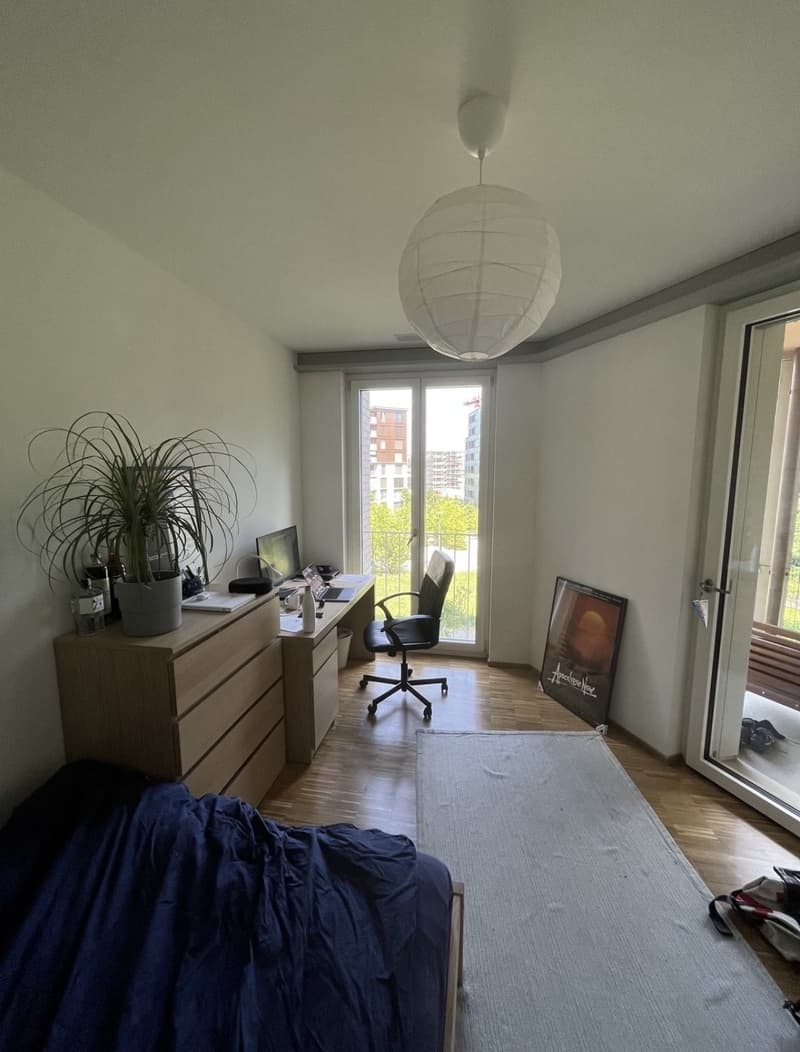 Room in a flat share available now (6)