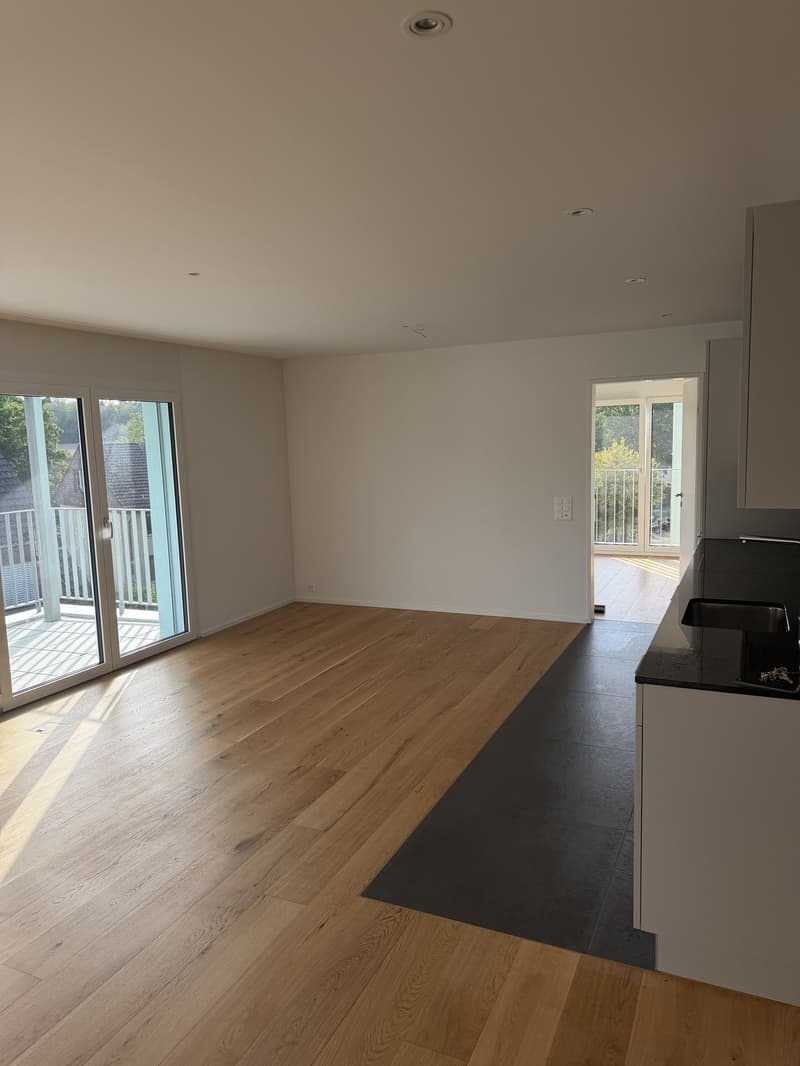 Moderne 3.5-Zimmer mit Balkon & Top-Ausstattung in Nürensdorf Inkl. NB (2)