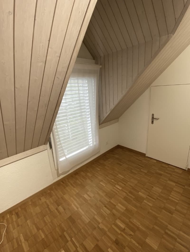 Helle 3.5-Zimmer-Maisonette mit Aussicht in Bonstetten (7)