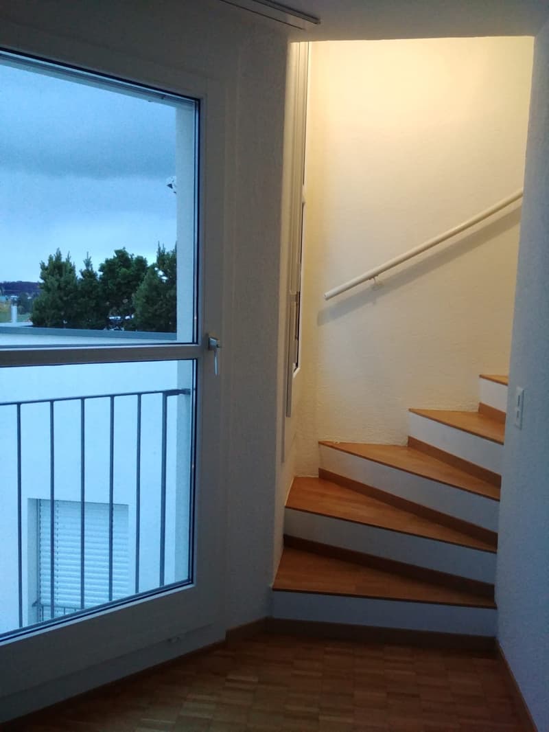 Helle 3.5-Zimmer-Maisonette mit Aussicht in Bonstetten (8)