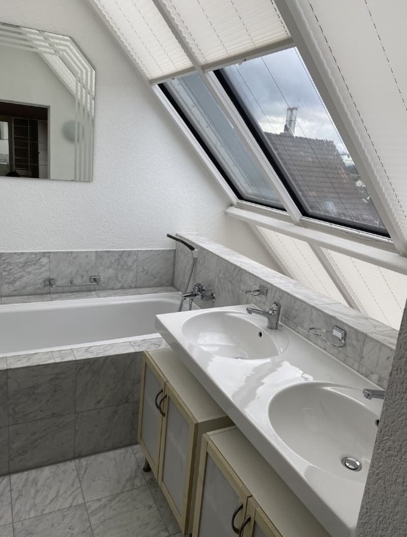 Helle 3.5-Zimmer-Maisonette mit Aussicht in Bonstetten (10)
