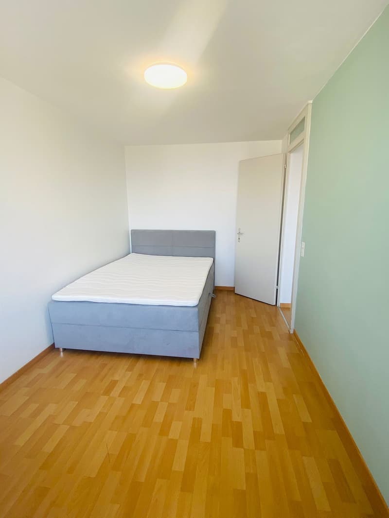 Möbliertes Zimmer in heller 5.5-Zimmer-Wohnung mit Seeblick Pfäffikon SZ, ab 1. Dezember (1)