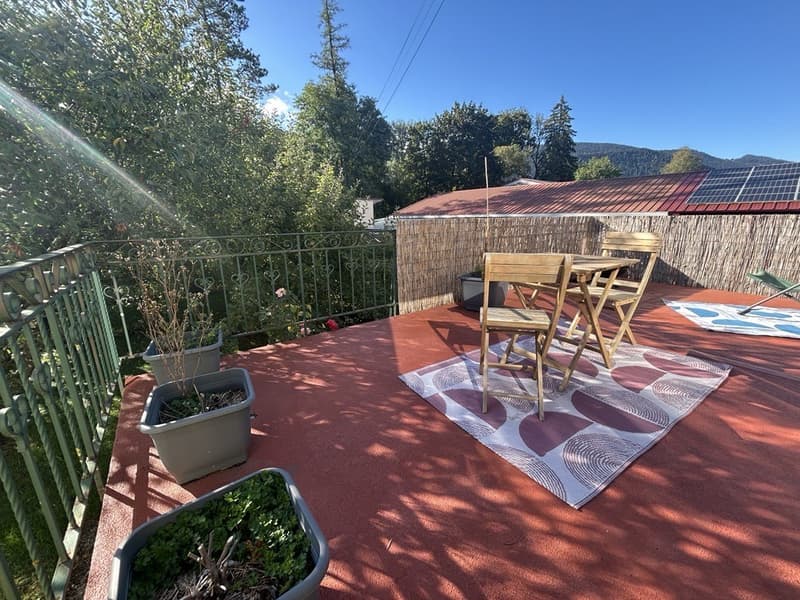 3,5 pièces à Môtiers avec véranda, terrasse et jardin ! (3)