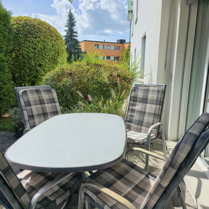 Helle 1.5-Zimmer-Wohnung mit Gartensitzplatz und Einstellhallenplatz (8)