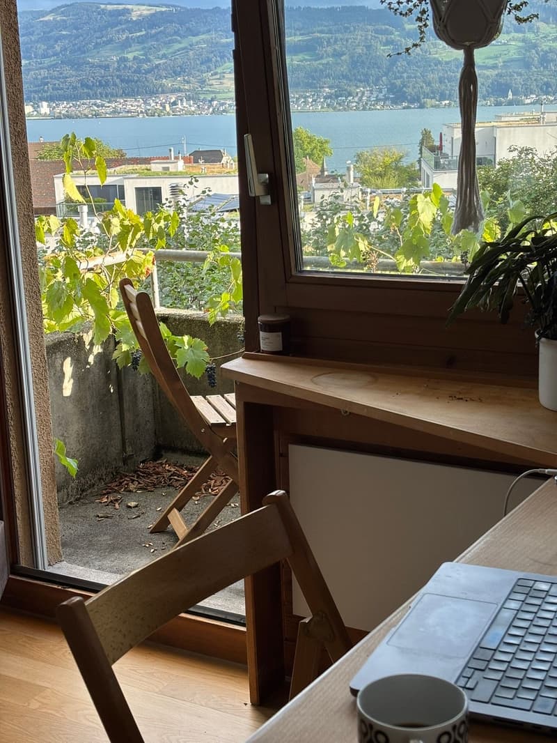 Room with Balcony in Big House (3)