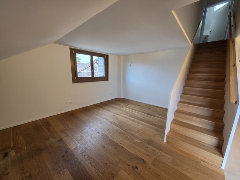 Grosszügige moderne 3.5-Zimmer-Maisonette mit 2 TG-Plätzen in zentraler Lage (2)