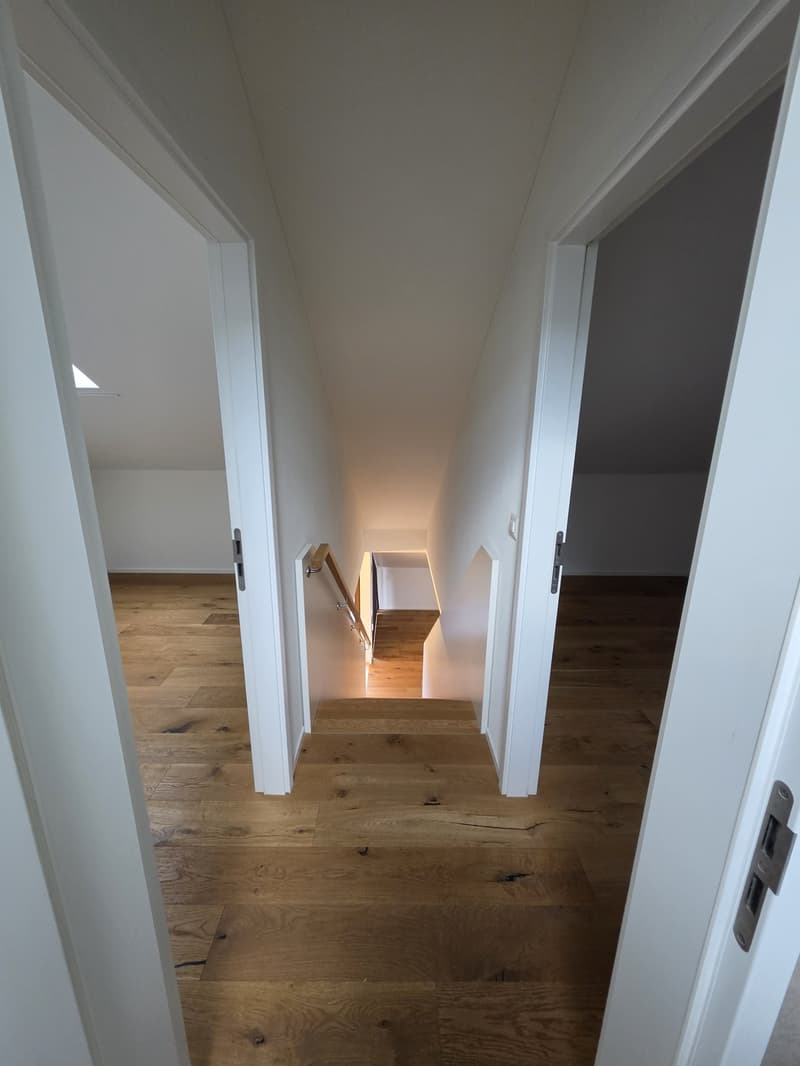 Grosszügige moderne 3.5-Zimmer-Maisonette mit 2 TG-Plätzen in zentraler Lage (8)