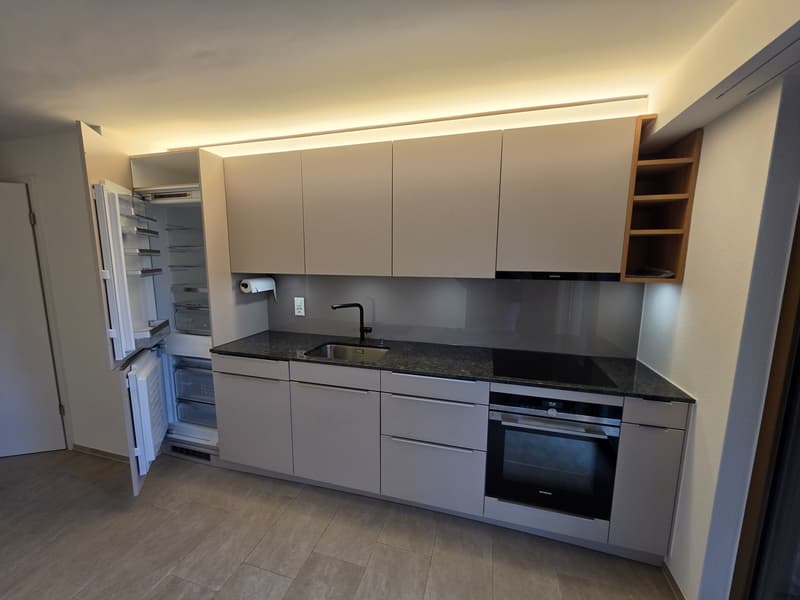 Grosszügige moderne 3.5-Zimmer-Maisonette mit 2 TG-Plätzen in zentraler Lage (3)