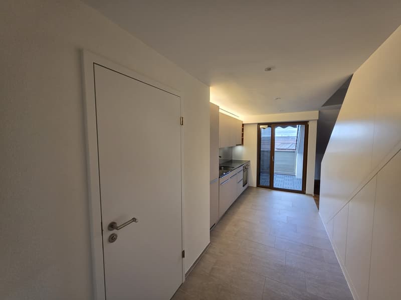 Grosszügige moderne 3.5-Zimmer-Maisonette mit 2 TG-Plätzen in zentraler Lage (4)