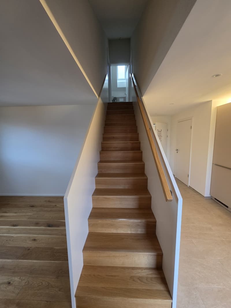 Grosszügige moderne 3.5-Zimmer-Maisonette mit 2 TG-Plätzen in zentraler Lage (7)