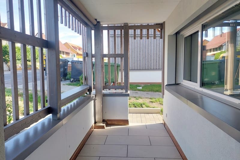 Neuwertige 2.5-Zimmer-Wohnung mit Parkett, gedeckter Terrasse und Sitzplatz in Höri (9)