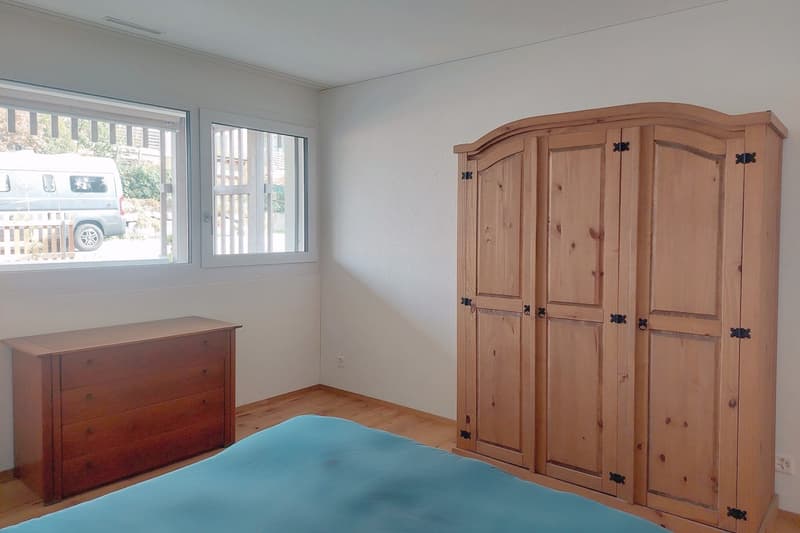 Neuwertige 2.5-Zimmer-Wohnung mit Parkett, gedeckter Terrasse und Sitzplatz in Höri (8)
