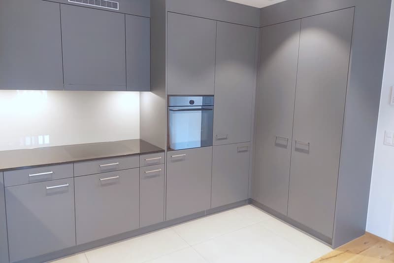 Neuwertige 2.5-Zimmer-Wohnung mit Parkett, gedeckter Terrasse und Sitzplatz in Höri (5)