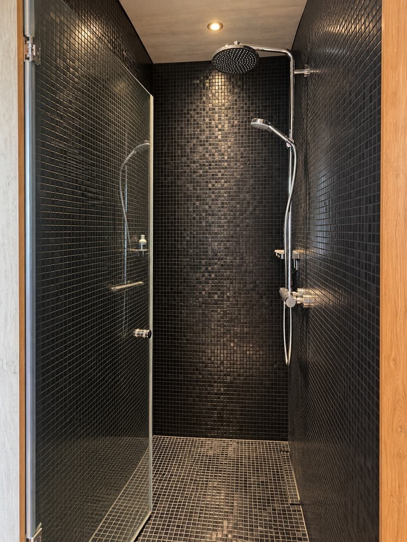 2.5-Zimmer Design-Attikawohnung mit 26 m² Terrasse im Aarauer Zelgli (9)