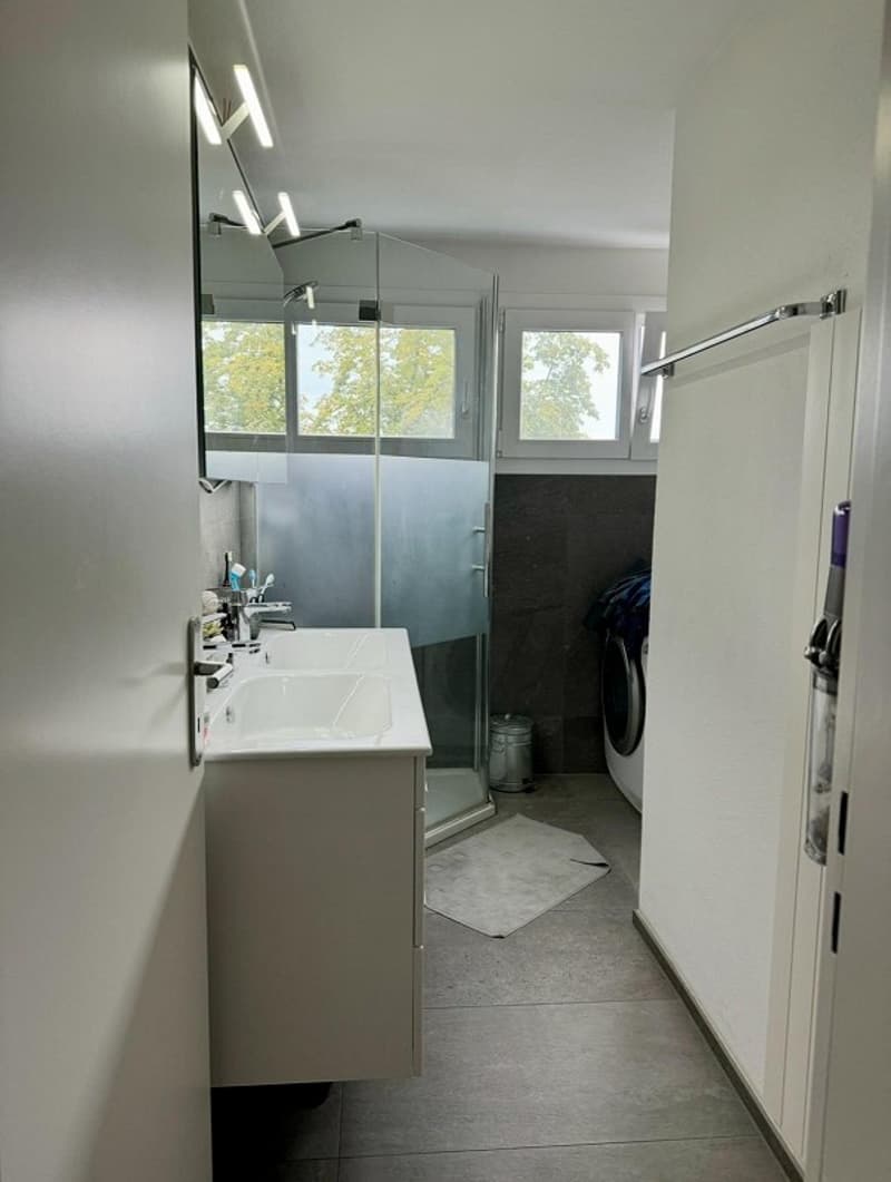 Helle 4.5 Zimmer-Wohnung mit Seesicht und grosser Terasse in Pfäffikon (11)