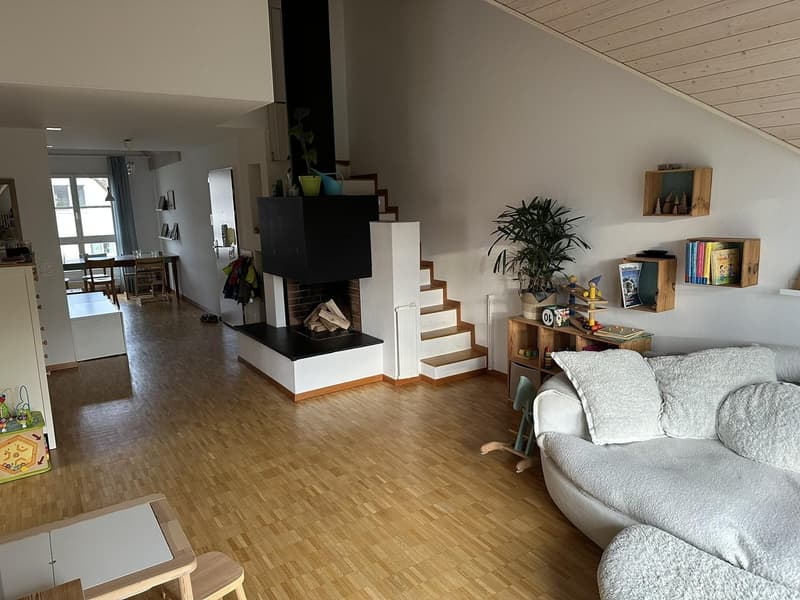 Sonnige 3.5-Zimmer-Maisonette-Wohnung mit Balkon in Affoltern am Albis (2)