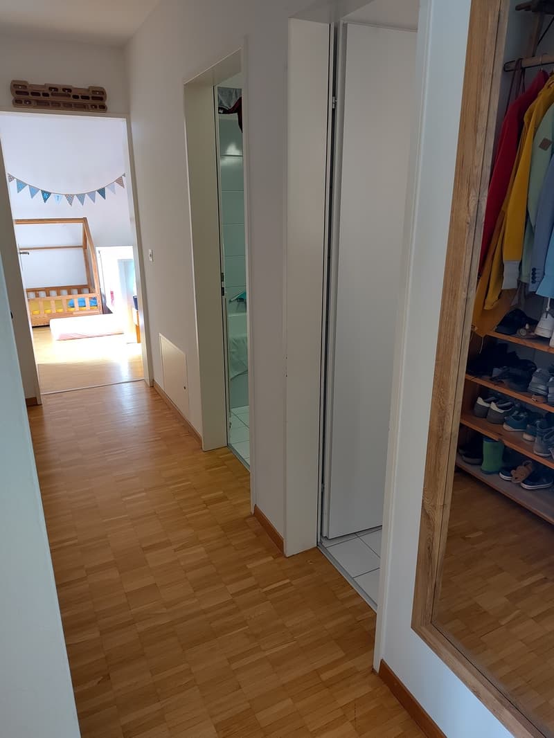 Sonnige 3.5-Zimmer-Maisonette-Wohnung mit Balkon in Affoltern am Albis (8)
