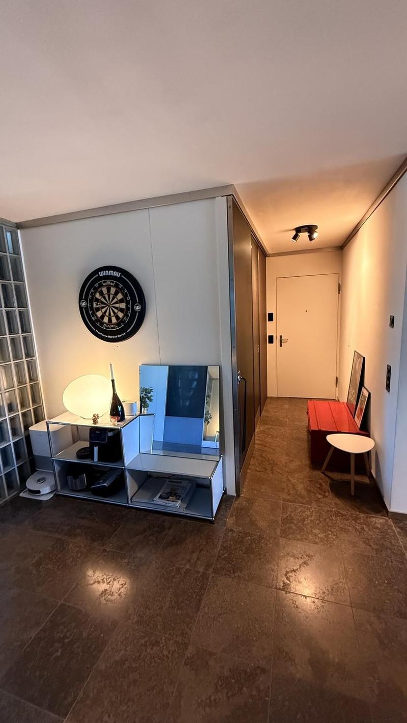 Möbliertes Zimmer mit eigenem Bad & Loggia, 5 Min. vom HB | Furnished room with private bathroom & loggia, 5 min from Zurich HB (12)
