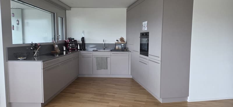 Modernes Zimmer mit privatem Bad und Bergblick Neubau in Kriens (4)