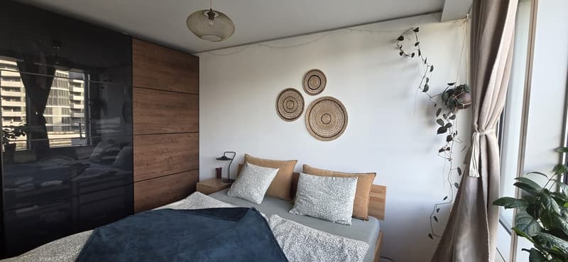 Modernes Zimmer mit privatem Bad und Bergblick Neubau in Kriens (8)