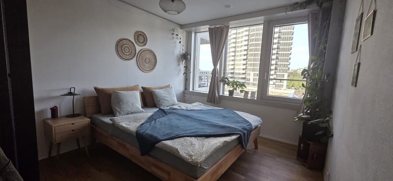 Modernes Zimmer mit privatem Bad und Bergblick Neubau in Kriens (7)