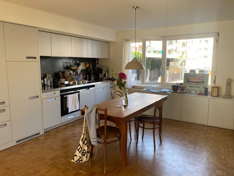 Simple room in central Zürich / (4)