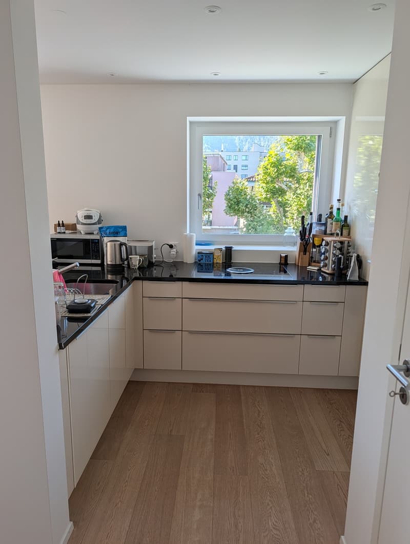 Helle 3.5-Zimmer-Wohnung mit Balkon & eigenem Waschturm, nahe See (3)