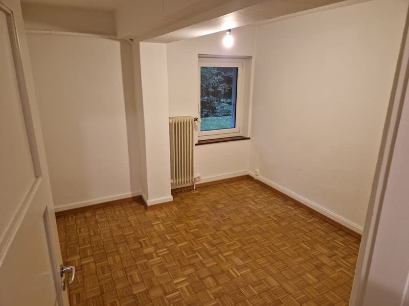 Zentrale und ruhige 2.5-Zimmer-Wohnung mit direktem Gartenzugang (4)