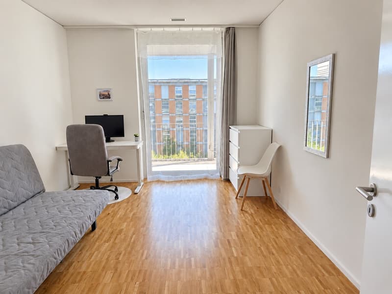 Bright & spacious furnished 3.5-room apartment, centrally located 5 mins to Oerlikon train station (8)