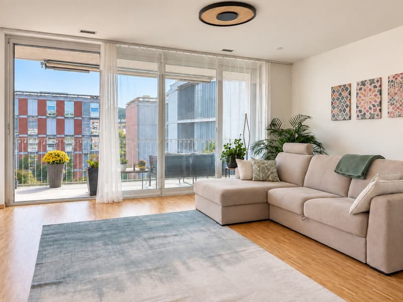 Bright & spacious furnished 3.5-room apartment, centrally located 5 mins to Oerlikon train station (1)