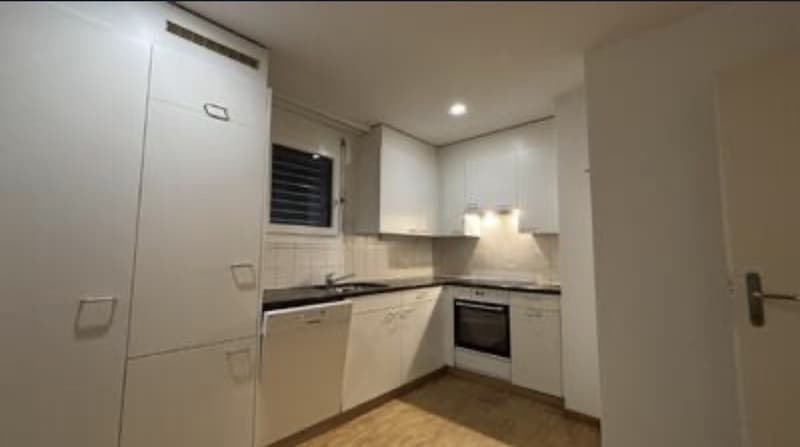 Fully Furnished & Serviced Apartment Close to HSG, Balcony (4)