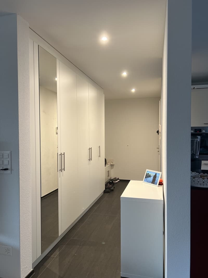 Grosszügige, helle 4.5-Zimmer-Wohnung mit grossem Balkon (2)