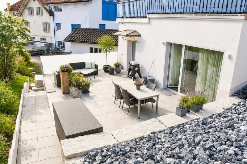 Ruhige Lage, grosse Sonnenterrasse 50m2 (2)