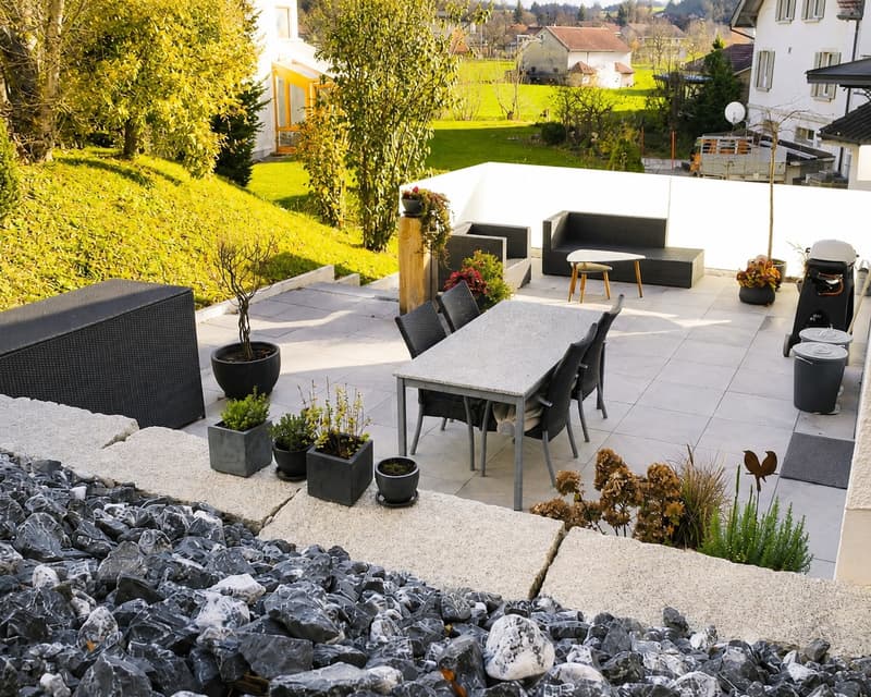Ruhige Lage, grosse Sonnenterrasse 50m2 (8)