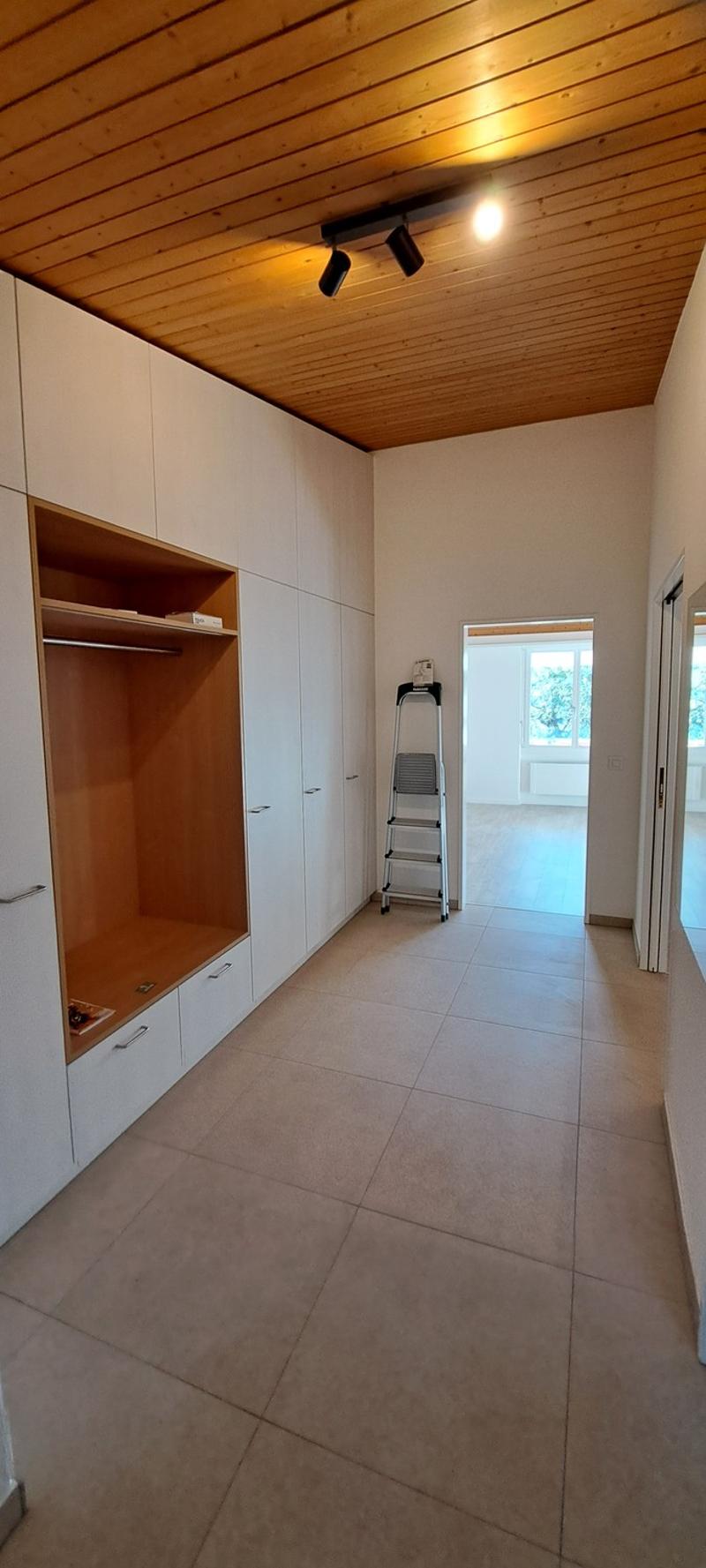 Hell, ruhig, frisch renoviert: 2.5-Zimmer-Wohnung mit Balkon und Gartensitzplatz (1)