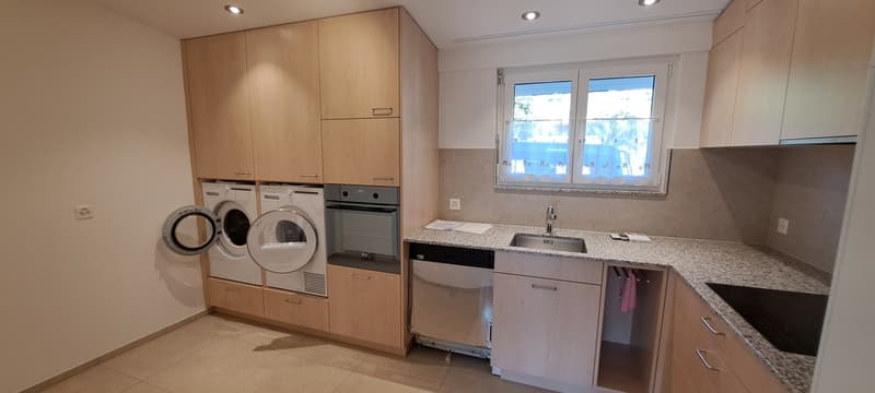 Hell, ruhig, frisch renoviert: 2.5-Zimmer-Wohnung mit Balkon und Gartensitzplatz (9)