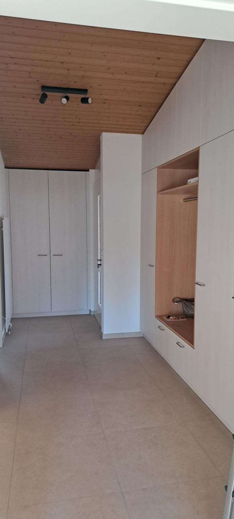Hell, ruhig, frisch renoviert: 2.5-Zimmer-Wohnung mit Balkon und Gartensitzplatz (2)