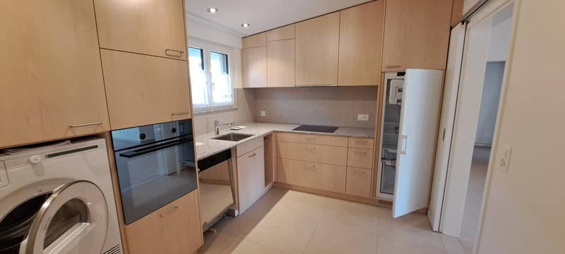 Hell, ruhig, frisch renoviert: 2.5-Zimmer-Wohnung mit Balkon und Gartensitzplatz (10)