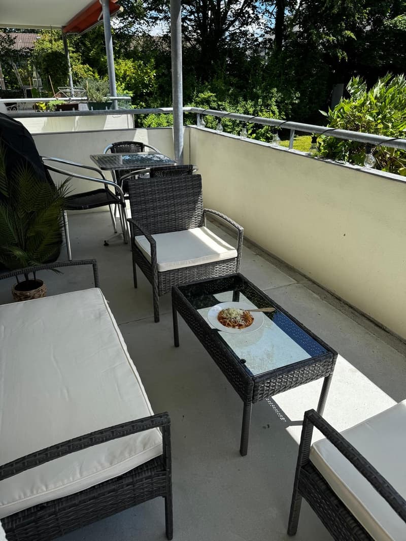 Sonnige 3.5-Zimmer-Wohnung mit grossem Balkon in Rüschlikon (4)