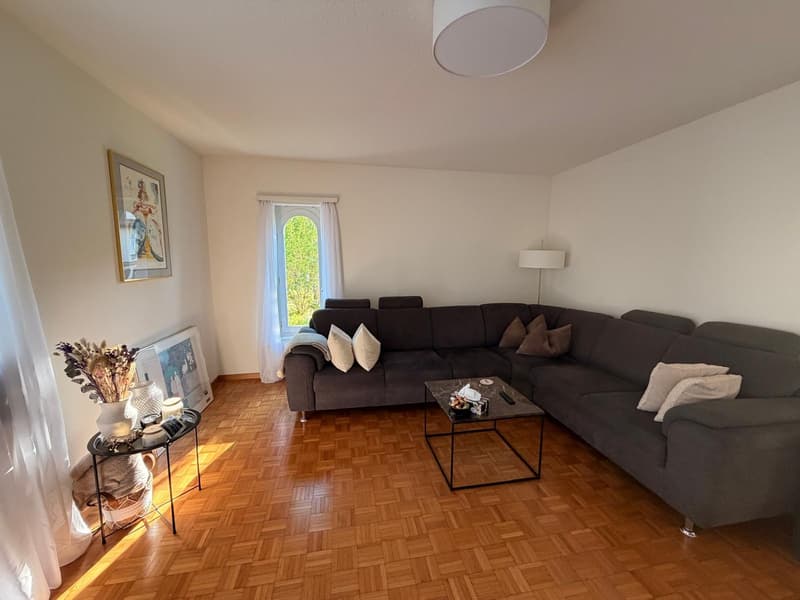Sonnige 3.5-Zimmer-Wohnung mit grossem Balkon in Rüschlikon (2)