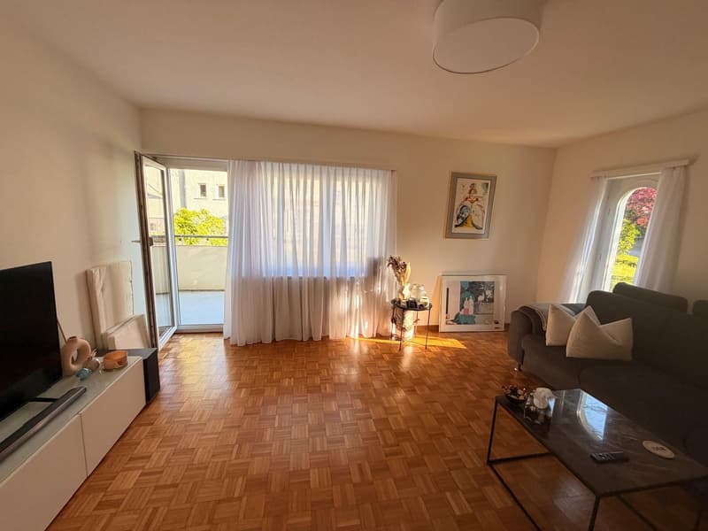 Sonnige 3.5-Zimmer-Wohnung mit grossem Balkon in Rüschlikon (1)