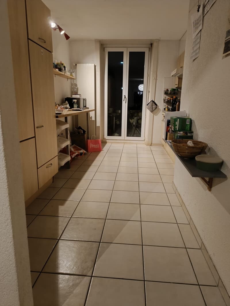 Grosses WG-Zimmer mit Einbauschrank (3)