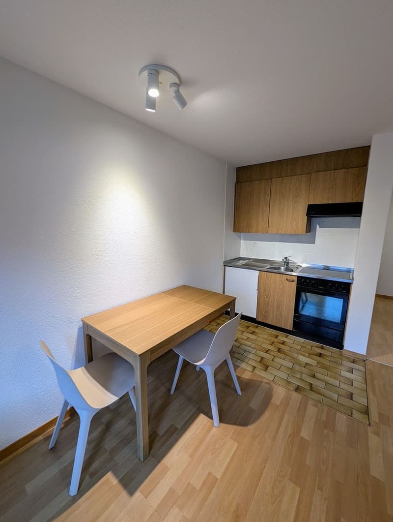 Room to rent (2)