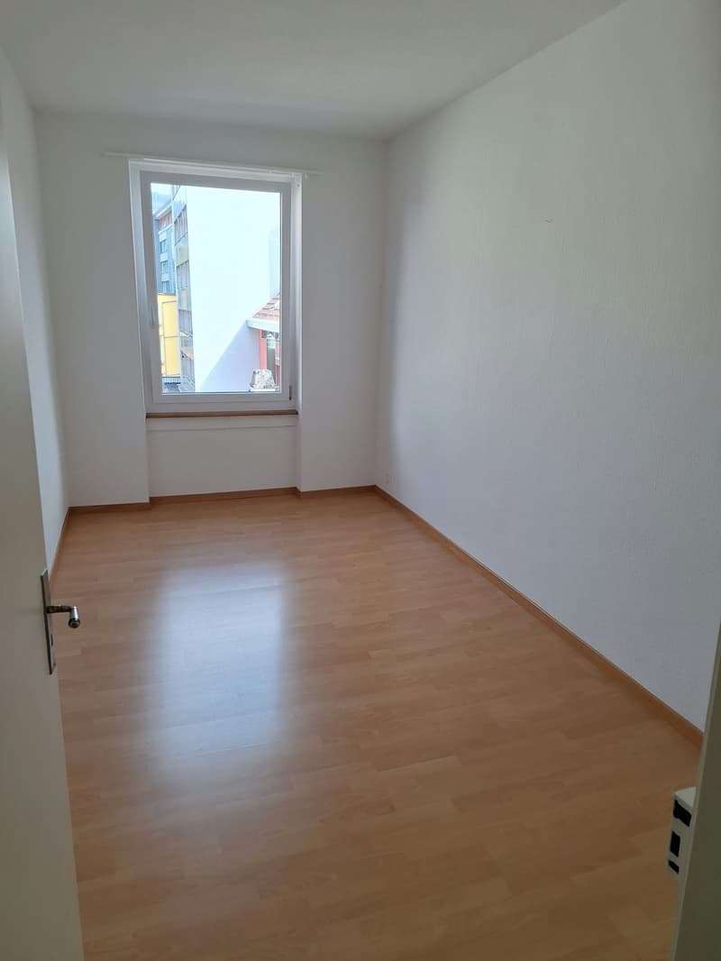 Helles Zimmer in zentraler WG zu vermieten (2)