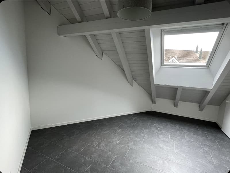 Nachmieter gesucht für 2.5 Zimmer Dachwohnung (1)