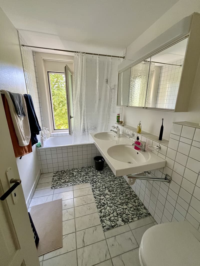 Furnished bringt room in a shared flat of four people from end of October/1 November (6)