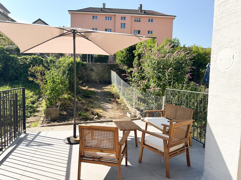 Bel appartement 2,5 pièces rénové avec grand jardin et terrasse Peseux (2)