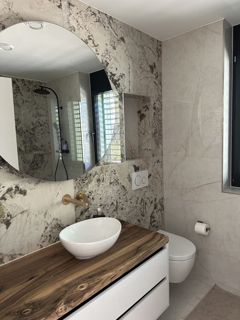 Moderne 4,5-Zi.-Wohnung mit Terrasse & Whirlpool in Umiken (11)
