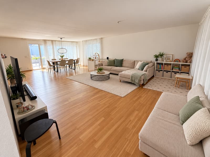 GROSSZÜGIGE & HELLE 5.5-ZIMMER-ATTIKAWOHNUNG IN VOLKETSWIL 167 m² WOHNFLÄCHE + CA. 100 m² TERRASSE (3)
